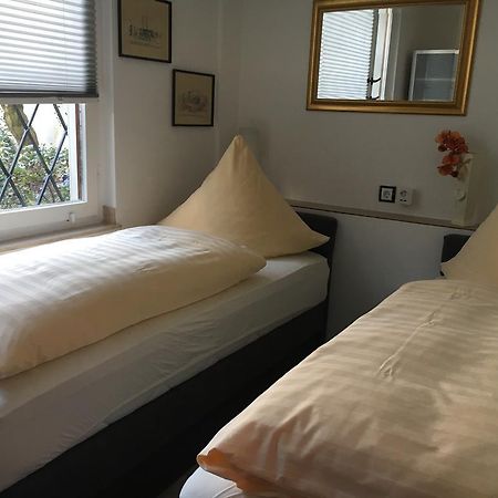 Messe Ferienwohnung Duesseldorf Oberkassel エクステリア 写真