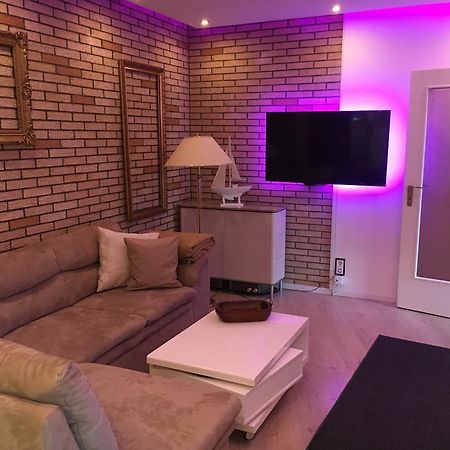 Messe Ferienwohnung Duesseldorf Oberkassel エクステリア 写真