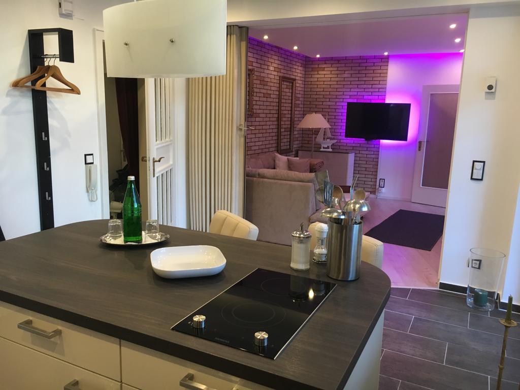 Messe Ferienwohnung Duesseldorf Oberkassel エクステリア 写真