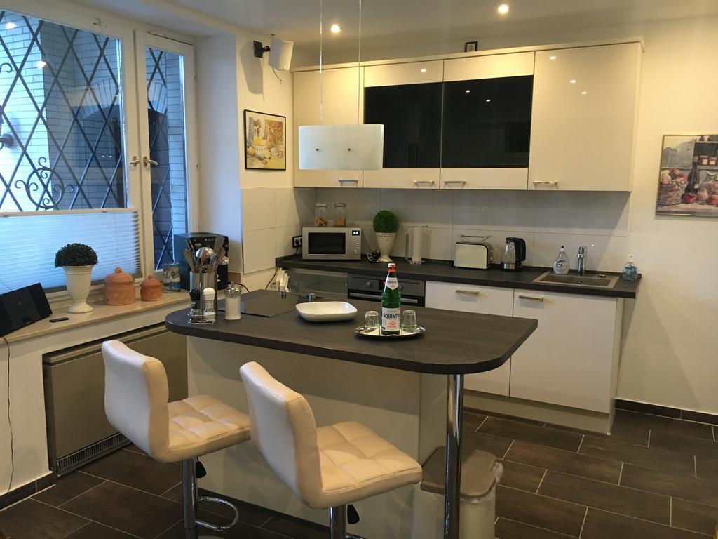 Messe Ferienwohnung Duesseldorf Oberkassel エクステリア 写真