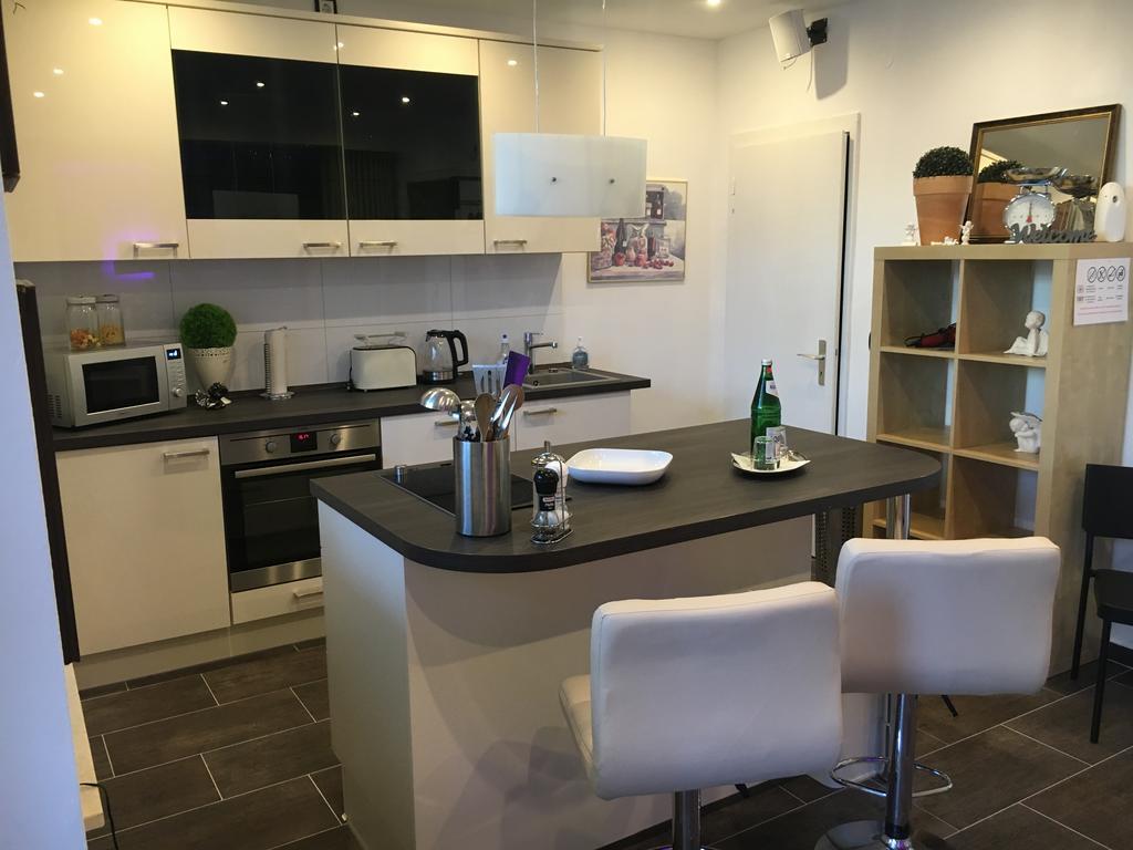 Messe Ferienwohnung Duesseldorf Oberkassel エクステリア 写真