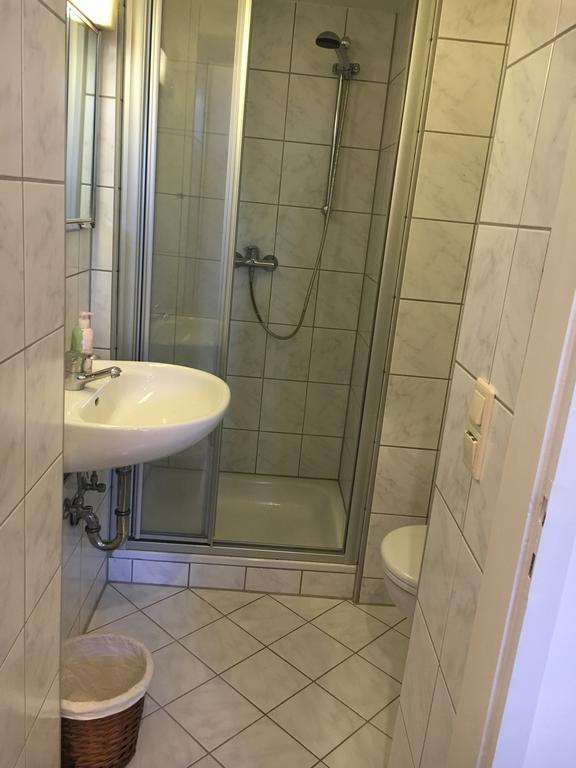 Messe Ferienwohnung Duesseldorf Oberkassel エクステリア 写真